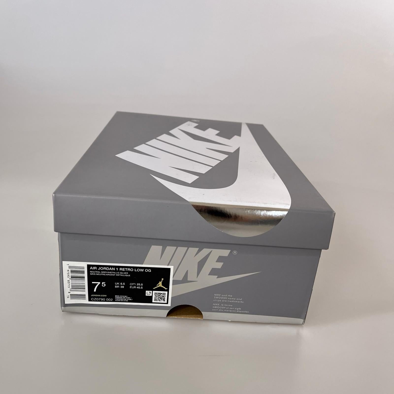 スニーカー AIR JORDAN 1 LOW METALIC SILVER 25.5cm (US7 1/2 UK7 EU41) シルバー