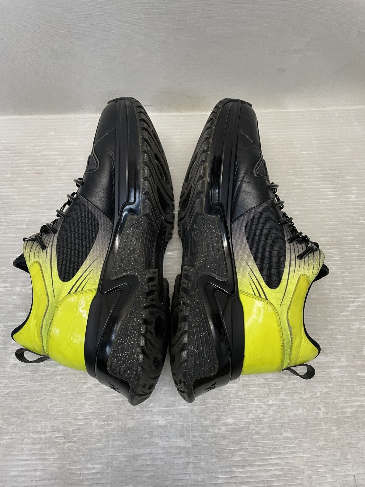 LOUIS VUITTON ランアウェイ パルス ライン スニーカー 6 1/2 黒×黄