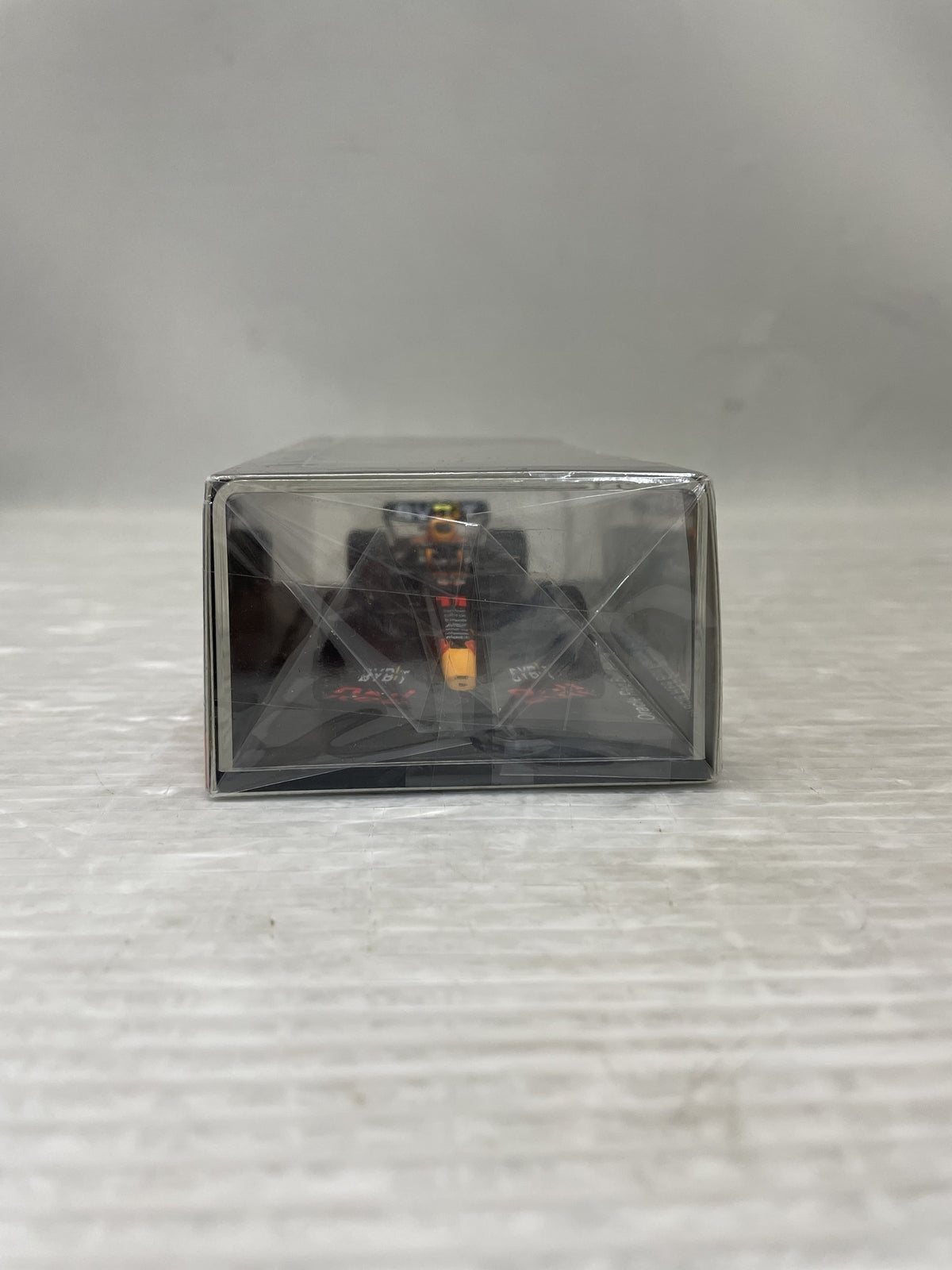 Spark 1/43 RB18 #11 Perez Japanese GP スケールカー