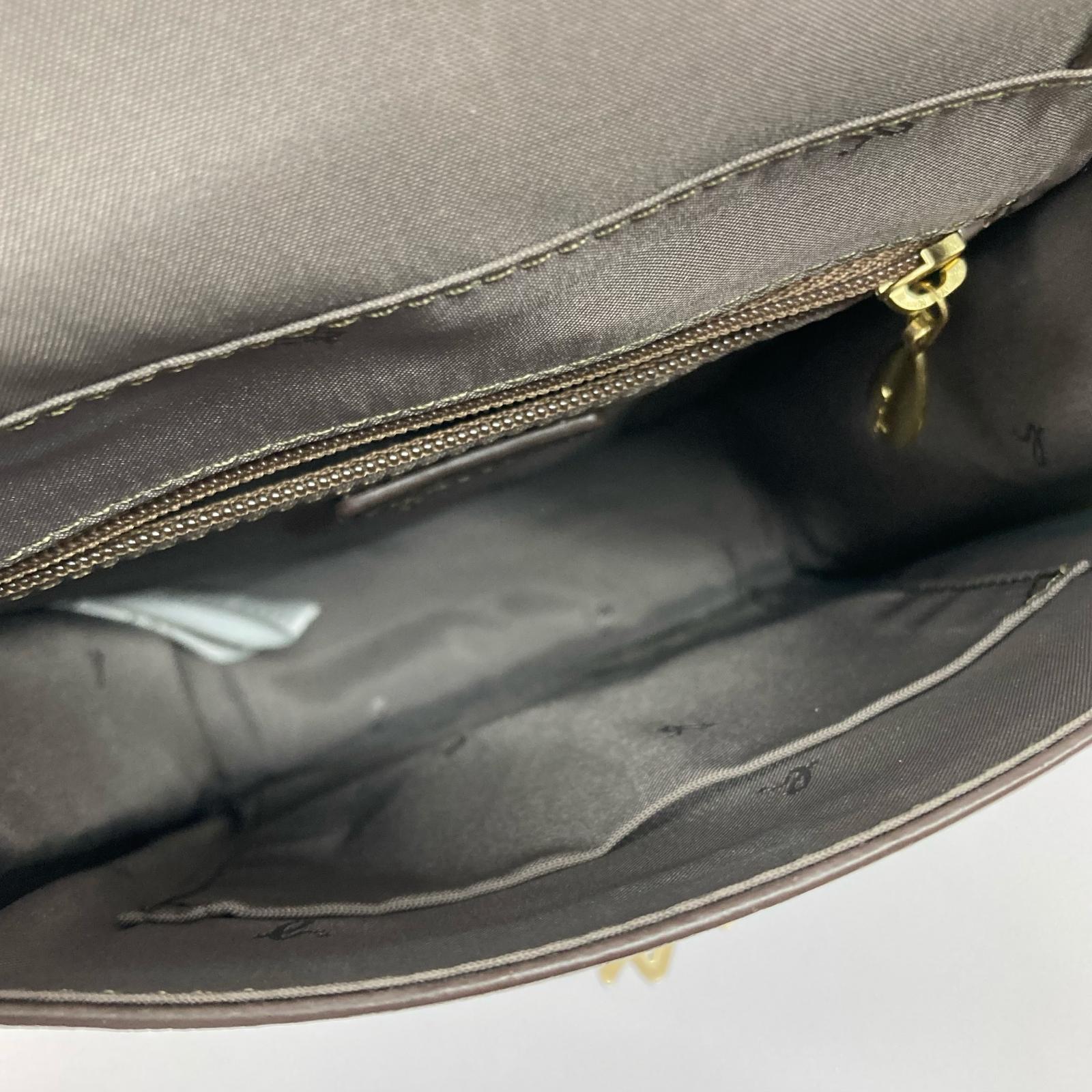 ショルダーバッグ ロゴプレート金具 ショルダーバッグ ブラウン