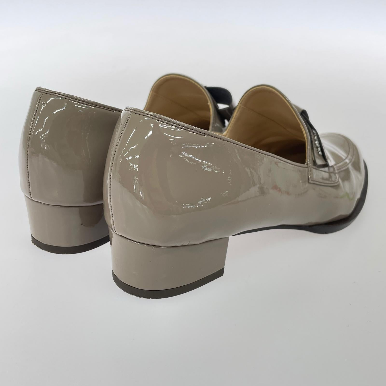 パンプス パテントレザー リボン