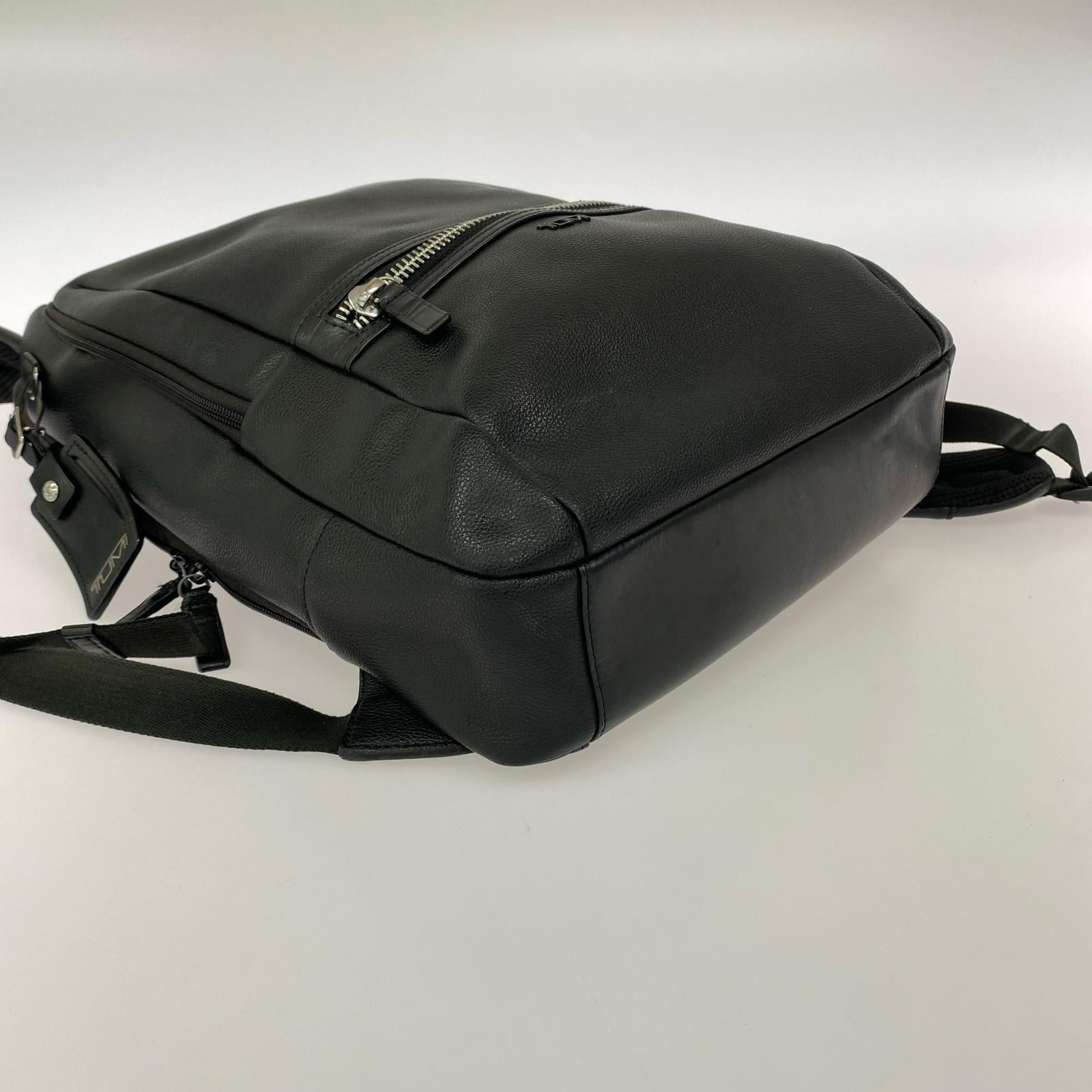 リュック・デイパック TUMI Foxwood Medium Backpack レザー バックパック ブラック