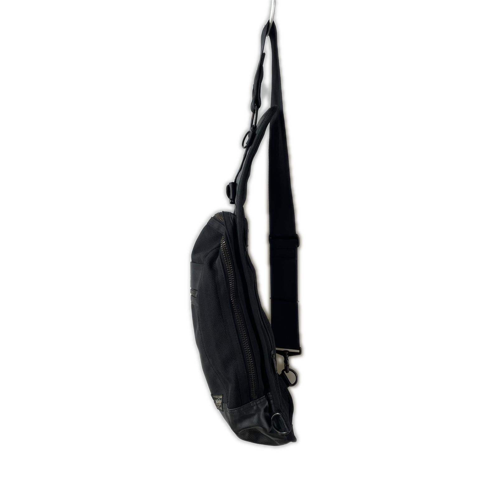 ショルダーバッグ HEAT SLING SHOULDER BAG ブラック