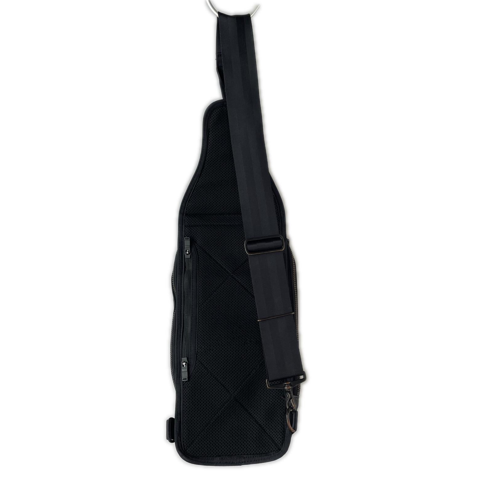 ショルダーバッグ HEAT SLING SHOULDER BAG ブラック