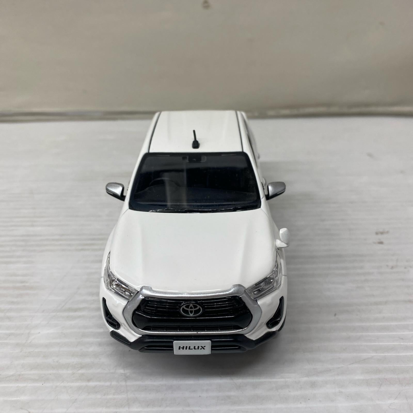 1/30 HILUX カラーサンプル スパーホワイトⅡ カラーサンプル