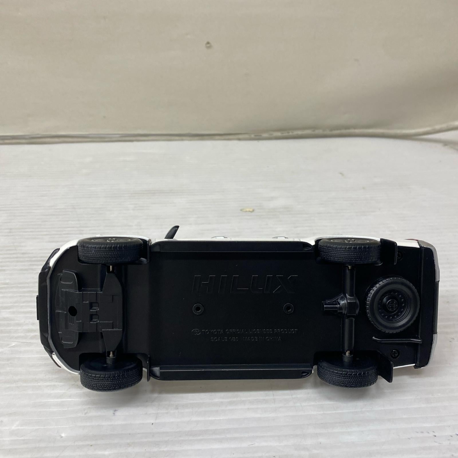 1/30 HILUX カラーサンプル スパーホワイトⅡ カラーサンプル