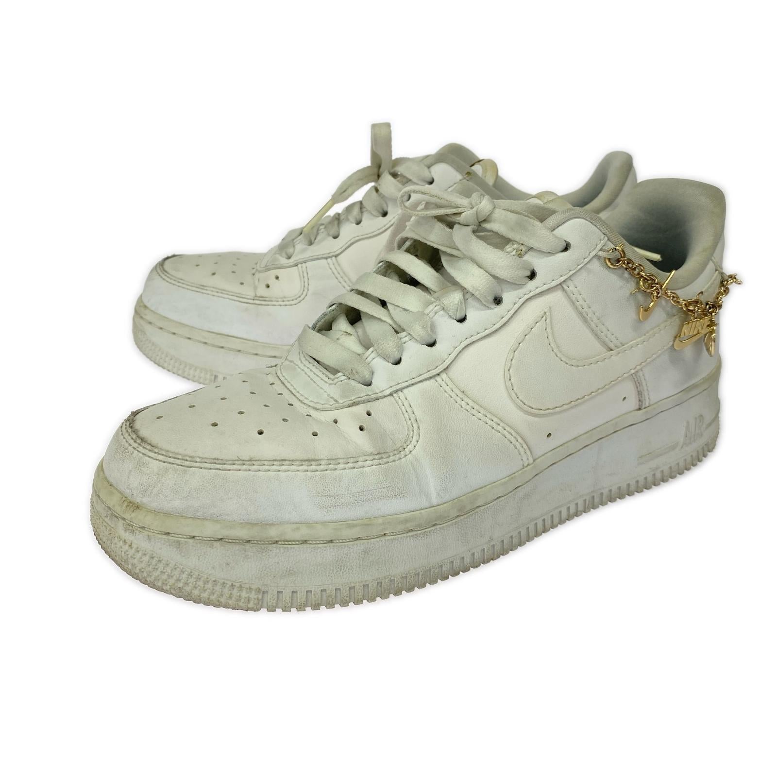 スニーカー NIKE WMNS AIR FORCE 1 チャーム 24.5cm 24.5cm (US6 1/2 UK6 EU39) ホワイト