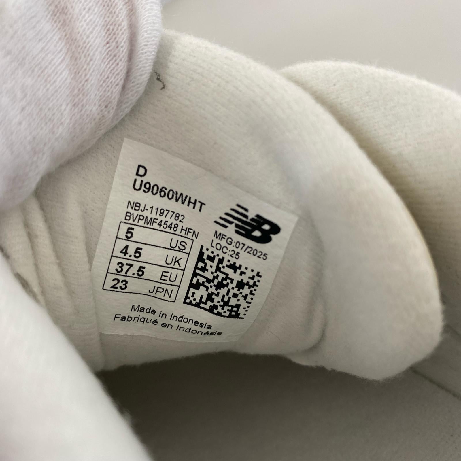 スニーカー U9060WHT ホワイト