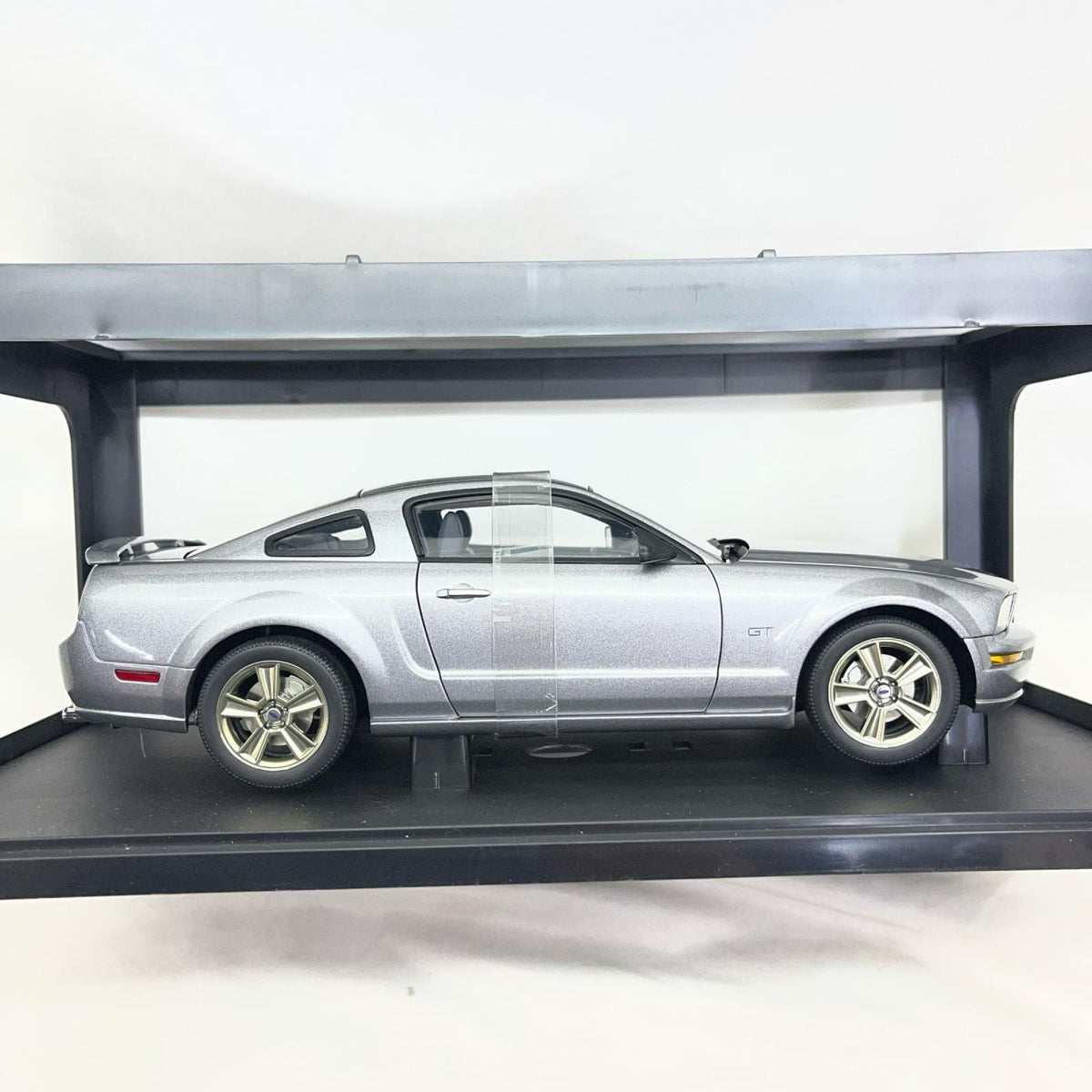 1/18 AUTOart 2005 FORD MUSTANG GT スケールカー