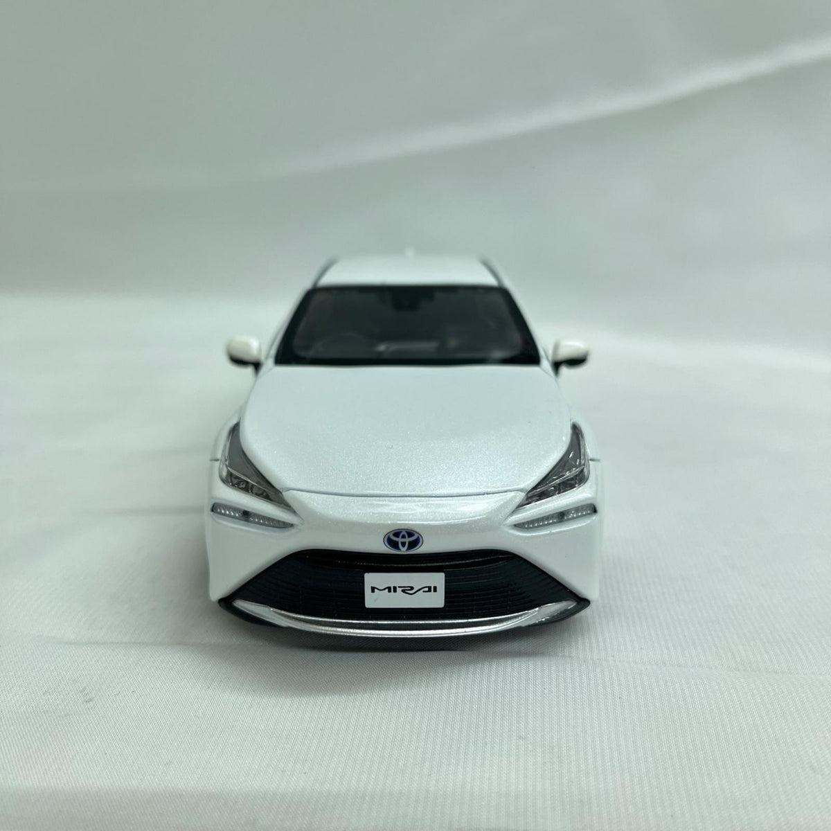 TOYOTA プレシャス ホワイトパール MIRAI カラーサンプル TOYOTA カラーサンプル