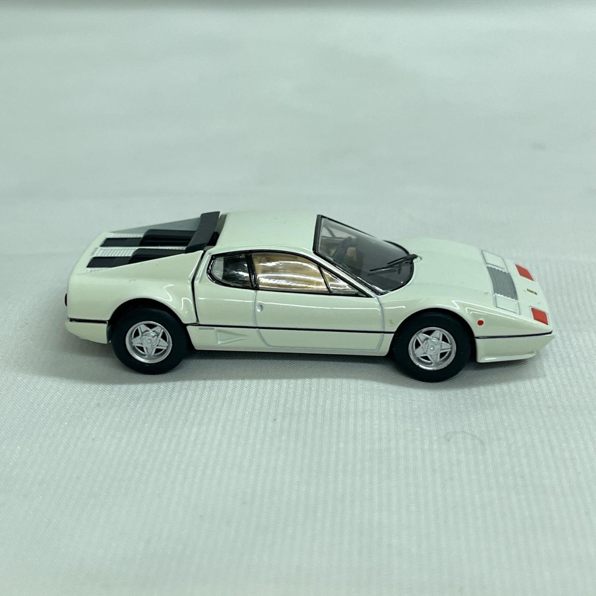 TOMICA LIMITED VINTAGE NEO フェラーリ 512 BBi TOMYTEC トミカ