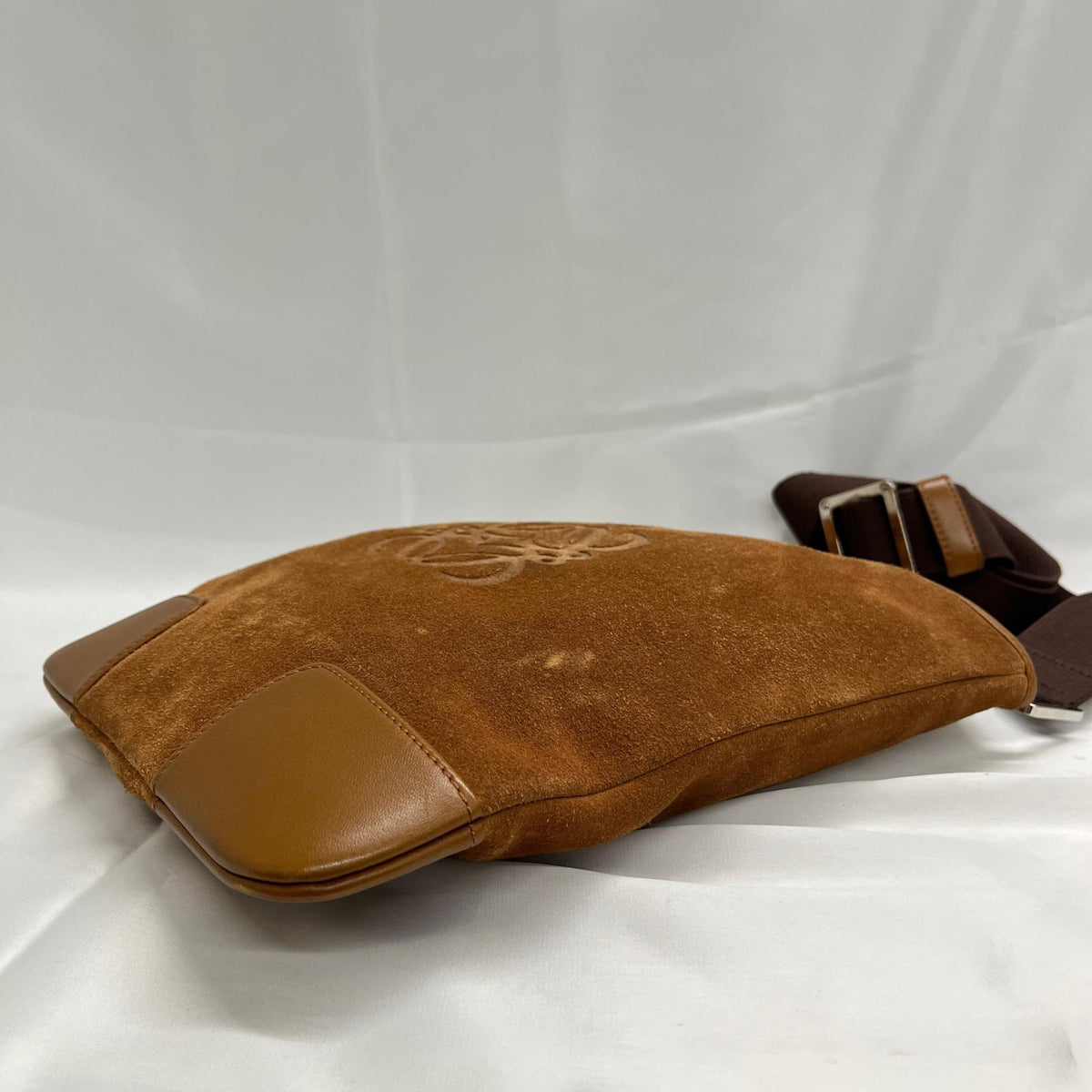 LOEWE アナグラム レザー