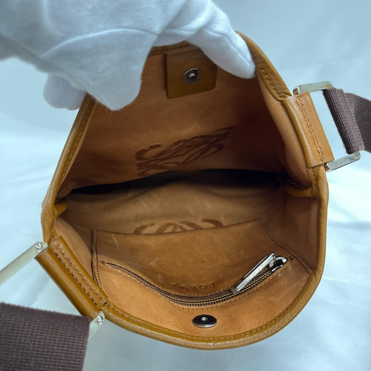LOEWE アナグラム レザー