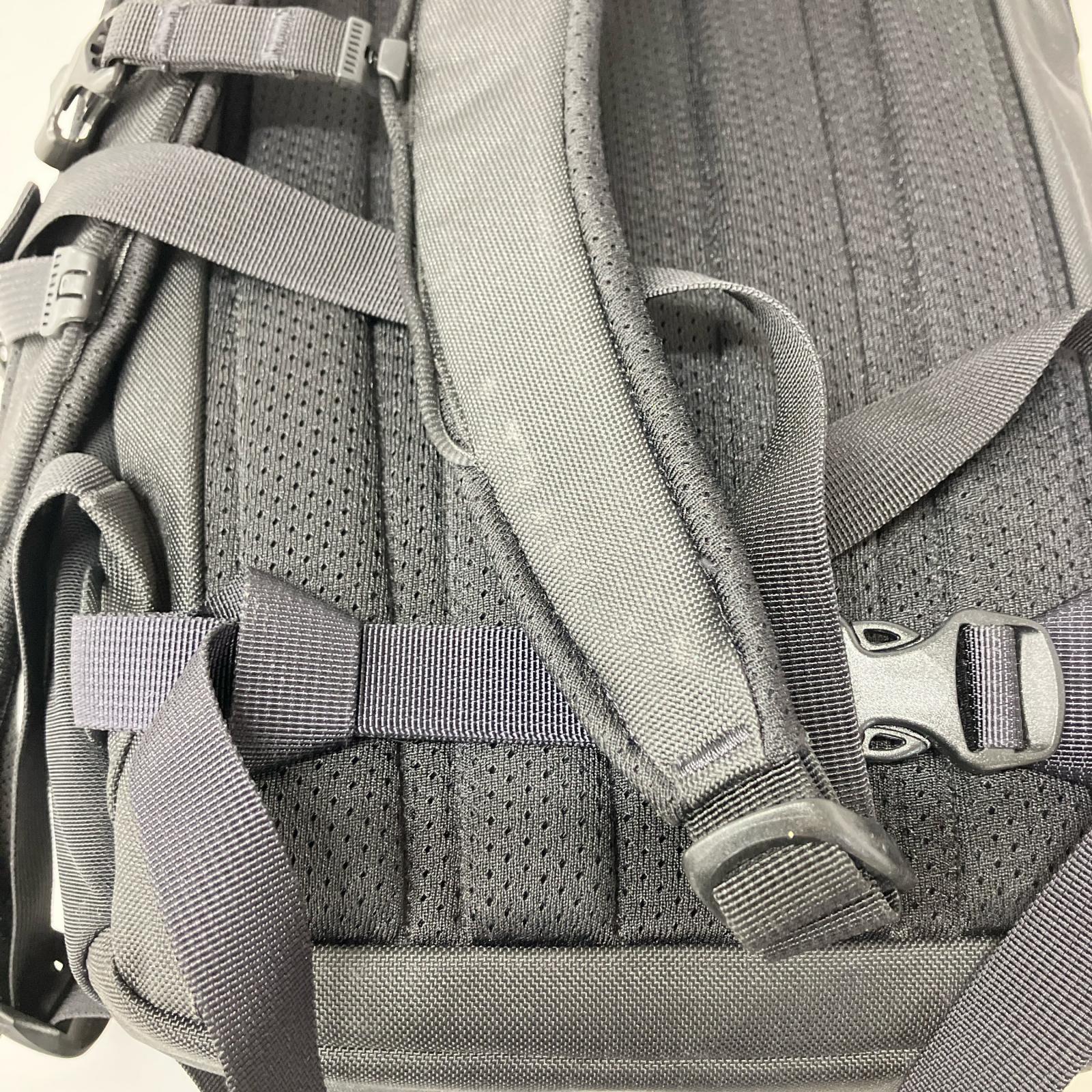 リュック・デイパック MANTIS 16 BACKPACK ブラック ブラック