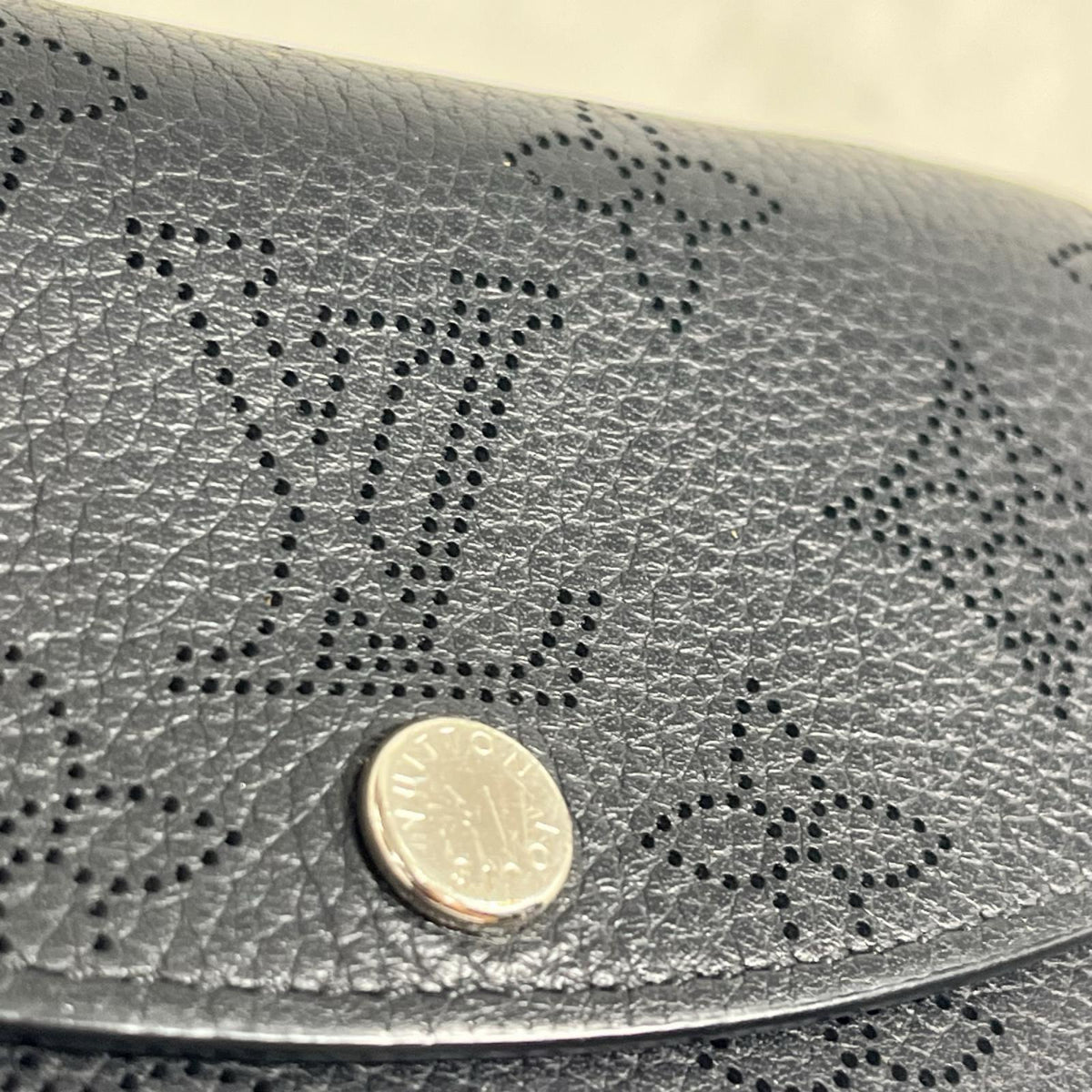 LV マヒナ ポルフォイユ・イリス