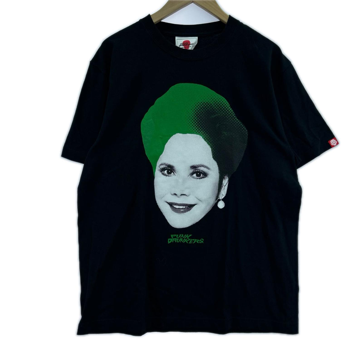 半袖Tシャツ PUNK DRUNKERS デヴィ・スカルノ カラフルヘアー夫人TEE L ブラック