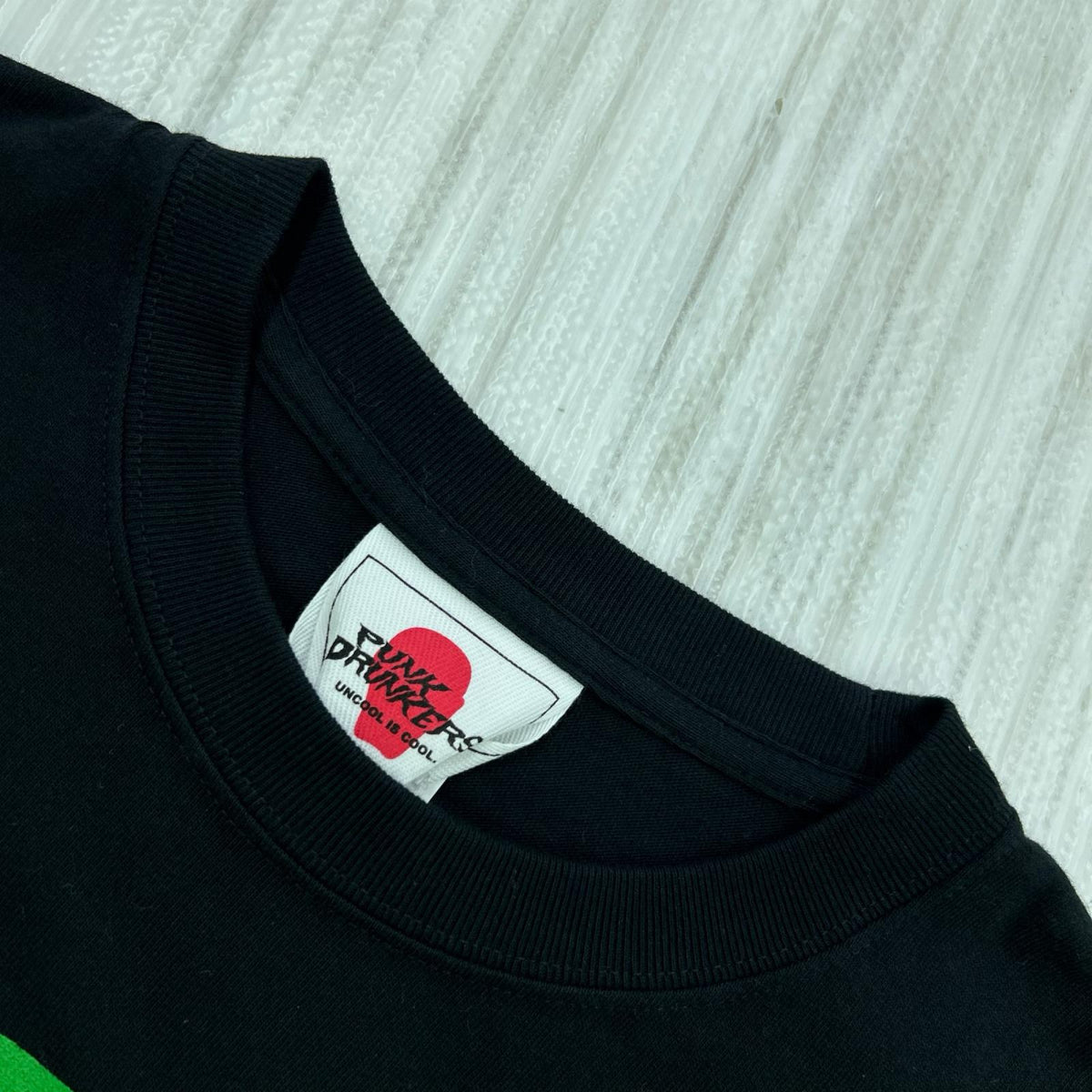 半袖Tシャツ PUNK DRUNKERS デヴィ・スカルノ カラフルヘアー夫人TEE L ブラック
