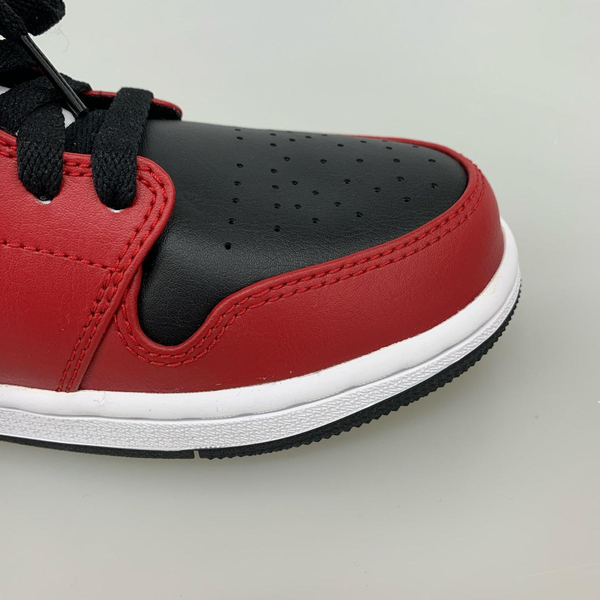 スニーカー AIR JORDAN 1 MID シカゴ 554724-069 26cm 26cm (US8 UK7 1/2 EU42)