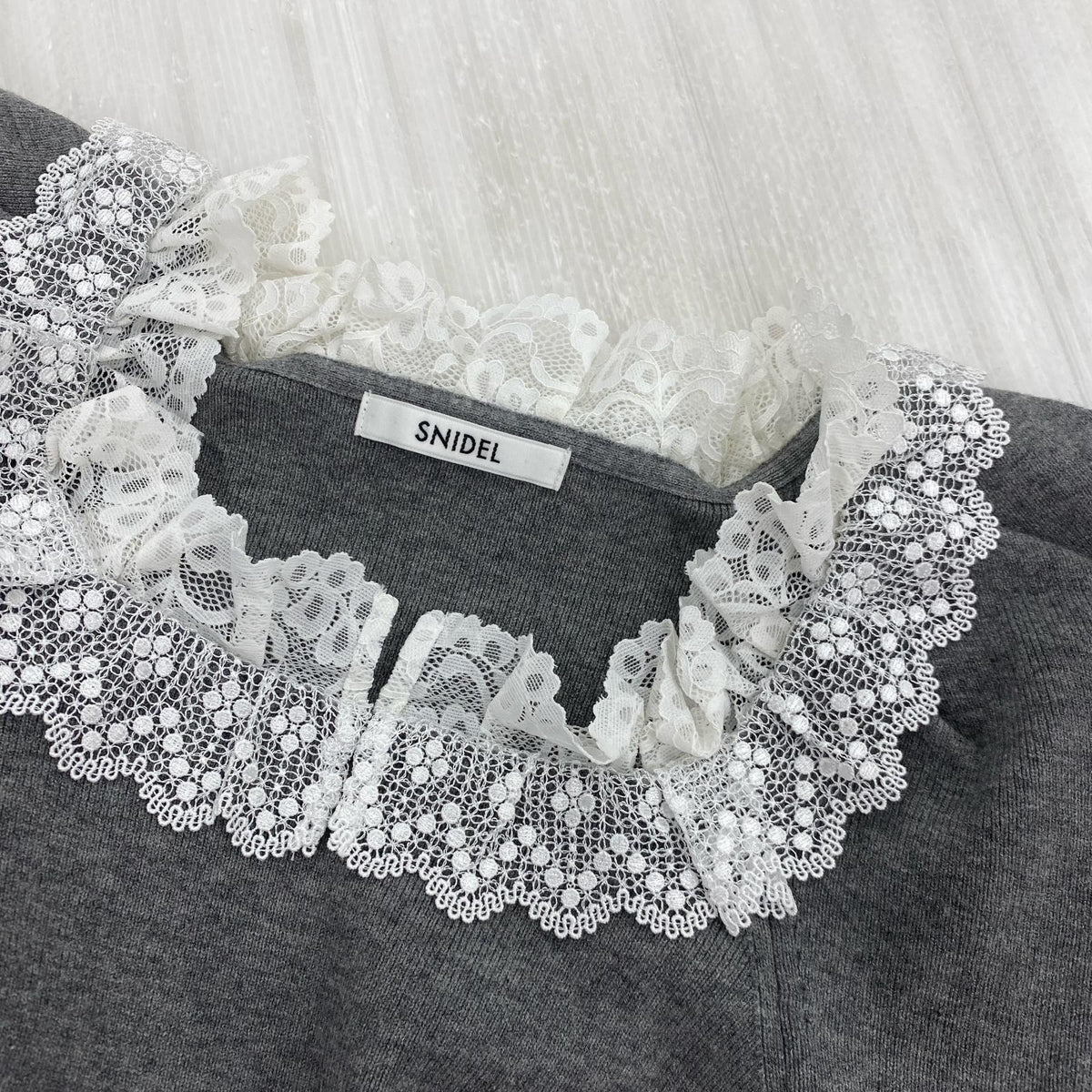 ワンピース SNIDEL フリルネックニットワンピース GRY グレー