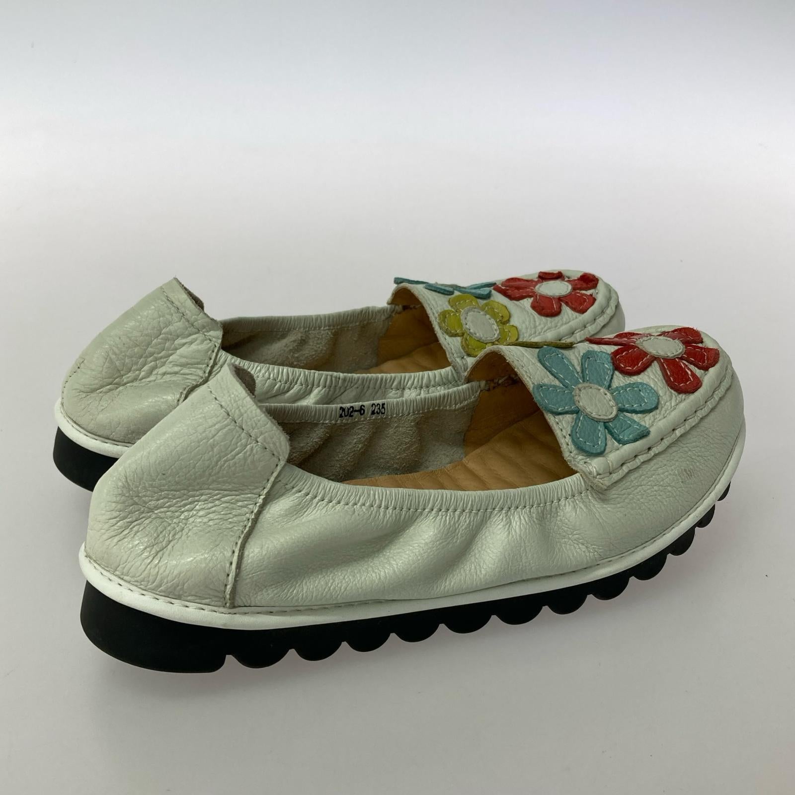 シューズ Estacion 花モチーフ レザーシューズ 23.5cm (US5 1/2 UK5 EU37) ホワイト
