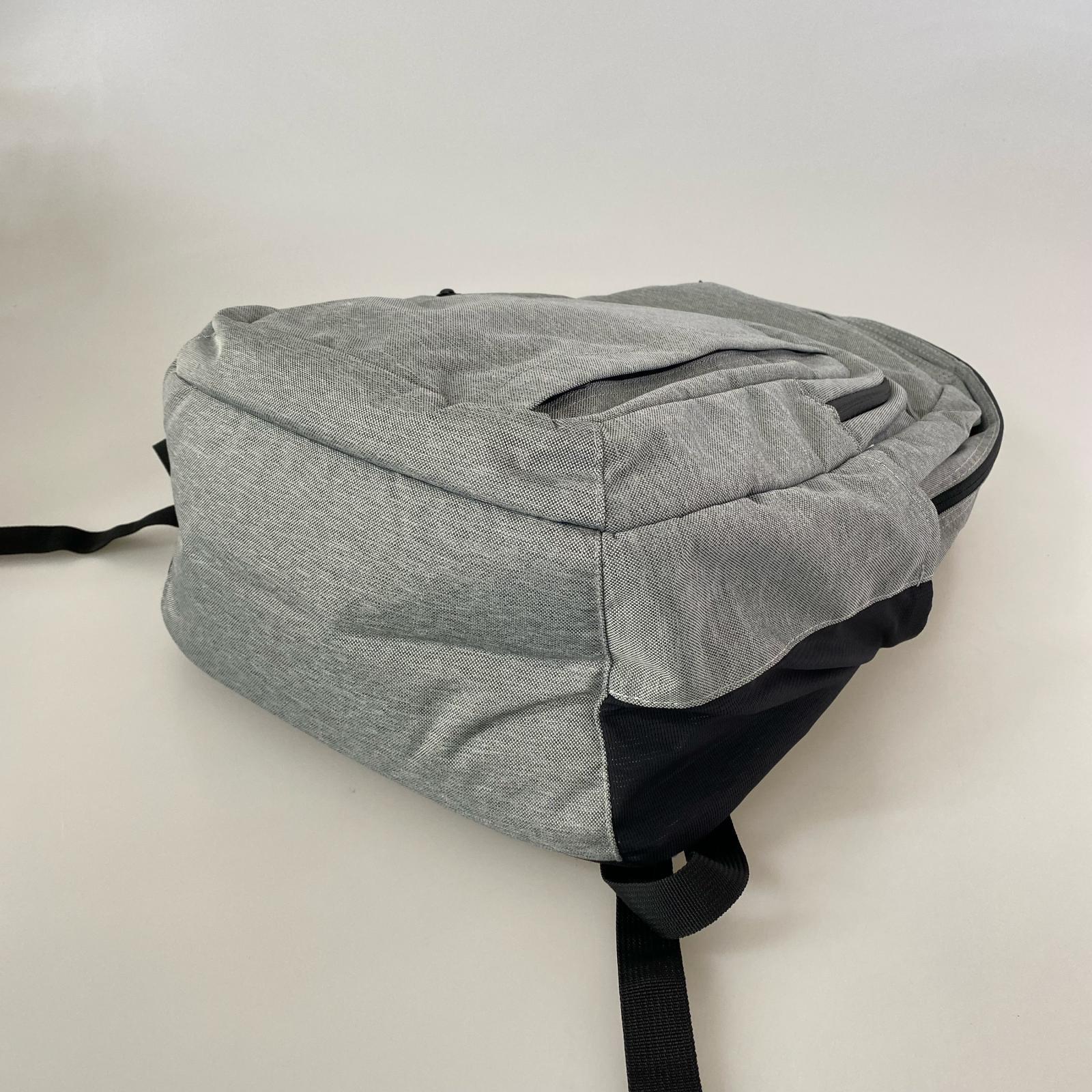 リュック・デイパック DAKINE リュックサック・バックパック グレー