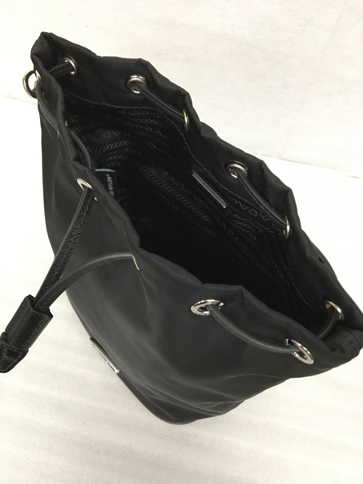 Re-Nylon/トライアングルロゴ/巾着/バケットバッグ/1NS369 1NS369