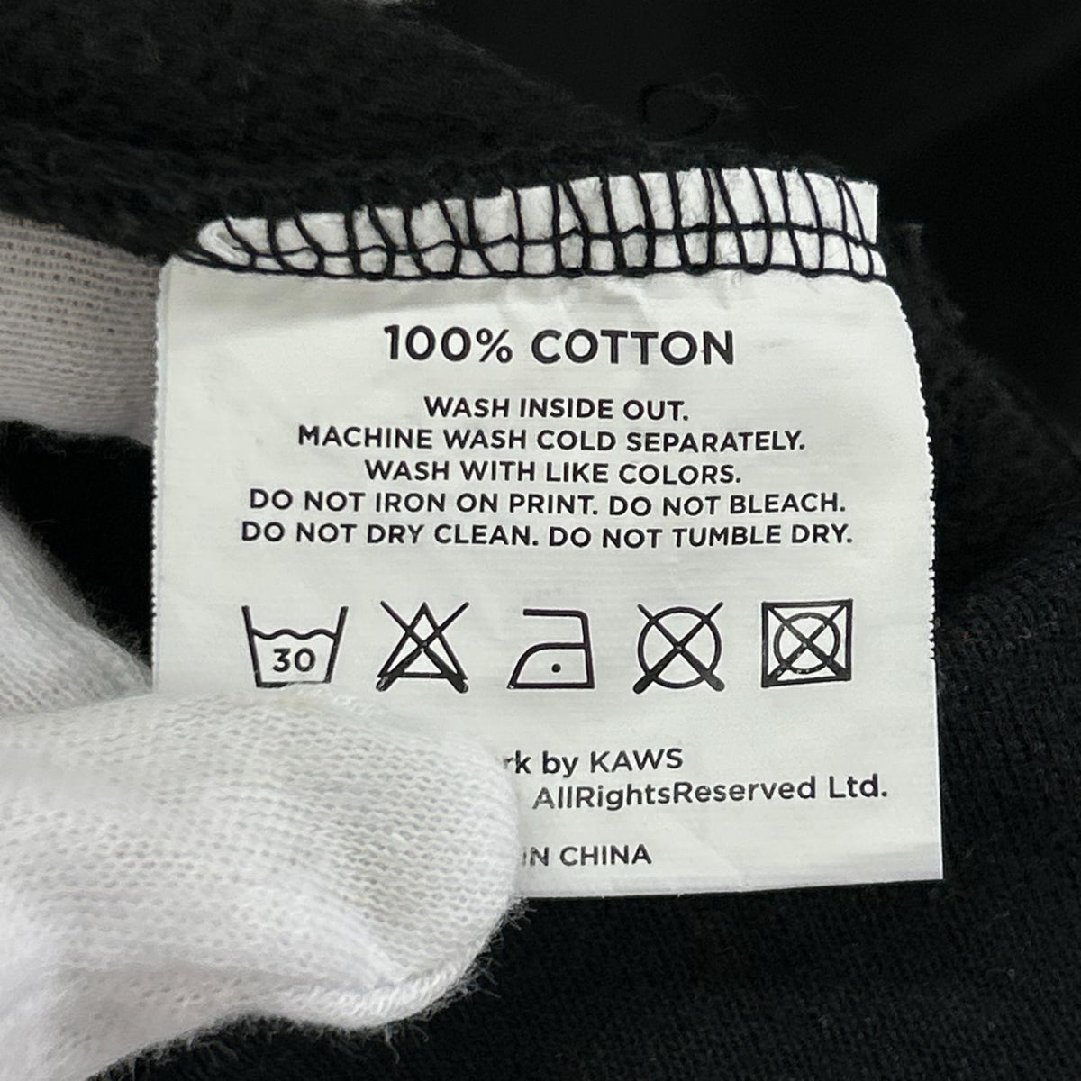 パーカー KAWS HOLIDAY 黒 (L) L ブラック