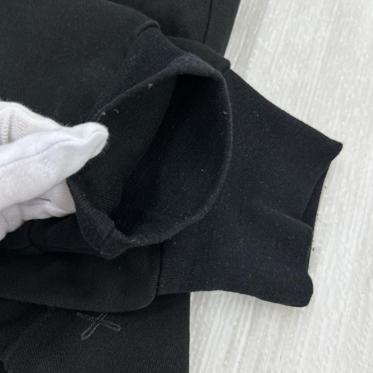 パーカー KAWS HOLIDAY 黒 (L) L ブラック