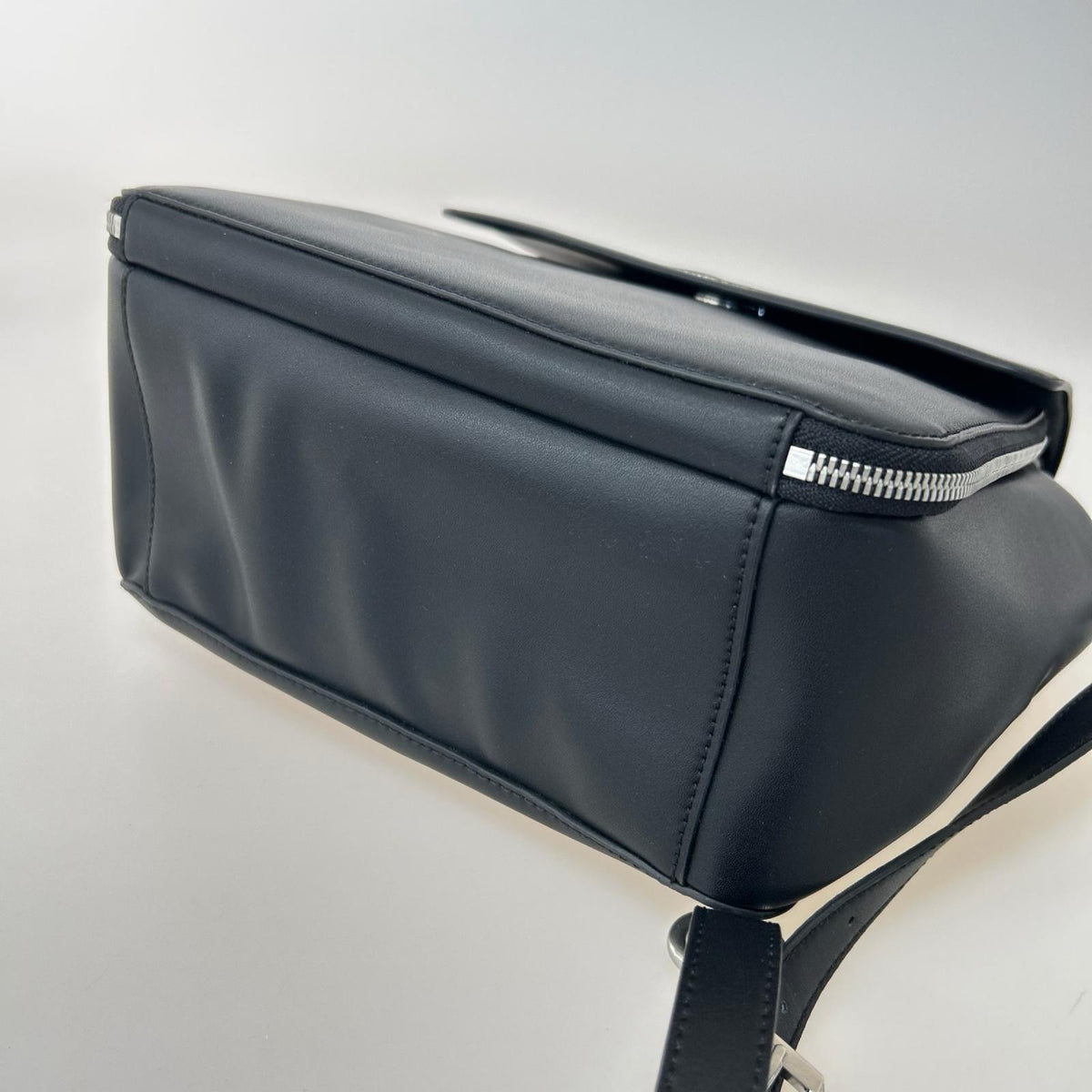 リュック・デイパック charles&keith ストラクチャーバックパック BK ブラック