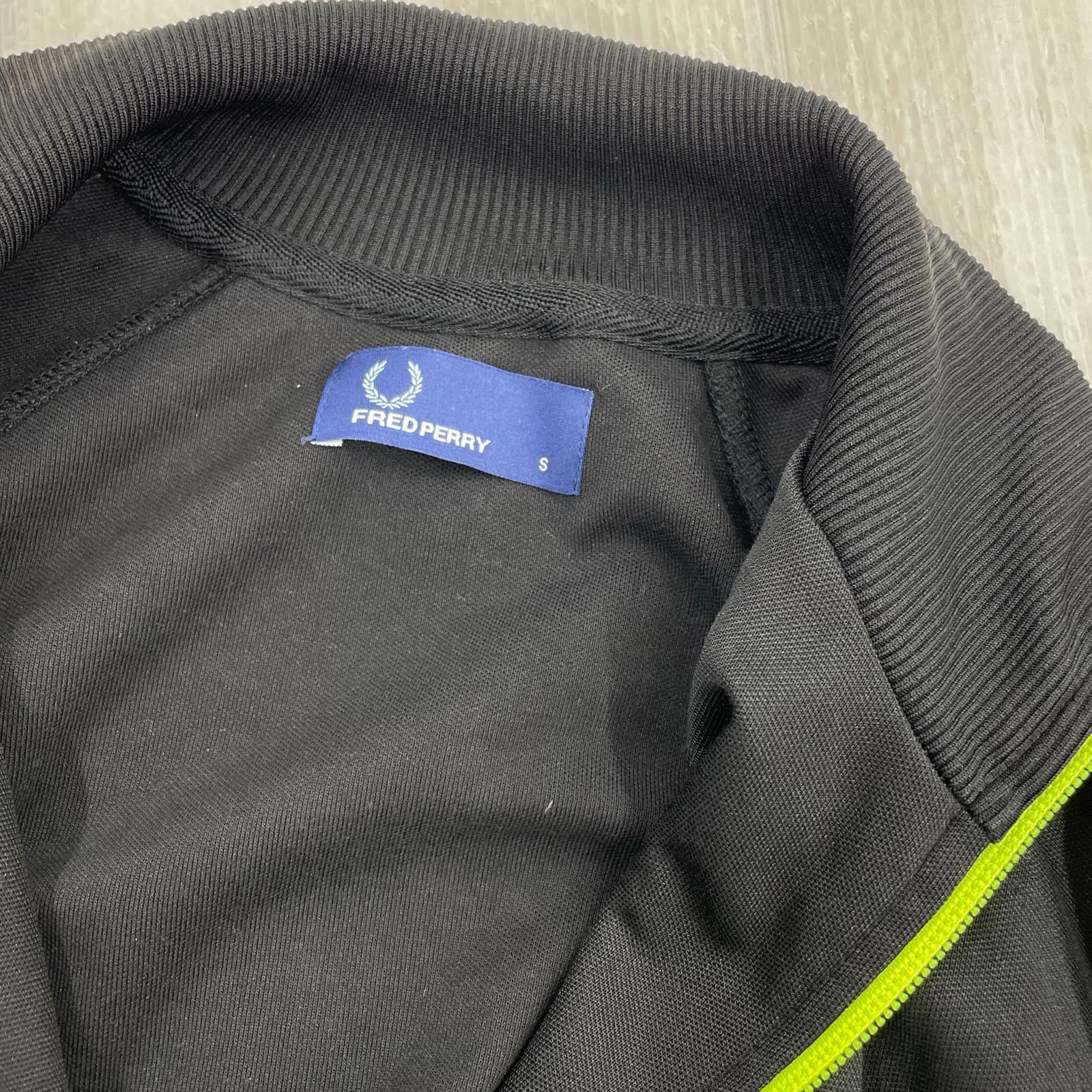 ジャケット FRED PERRY トラックジャケット 黒 (S) S ブラック