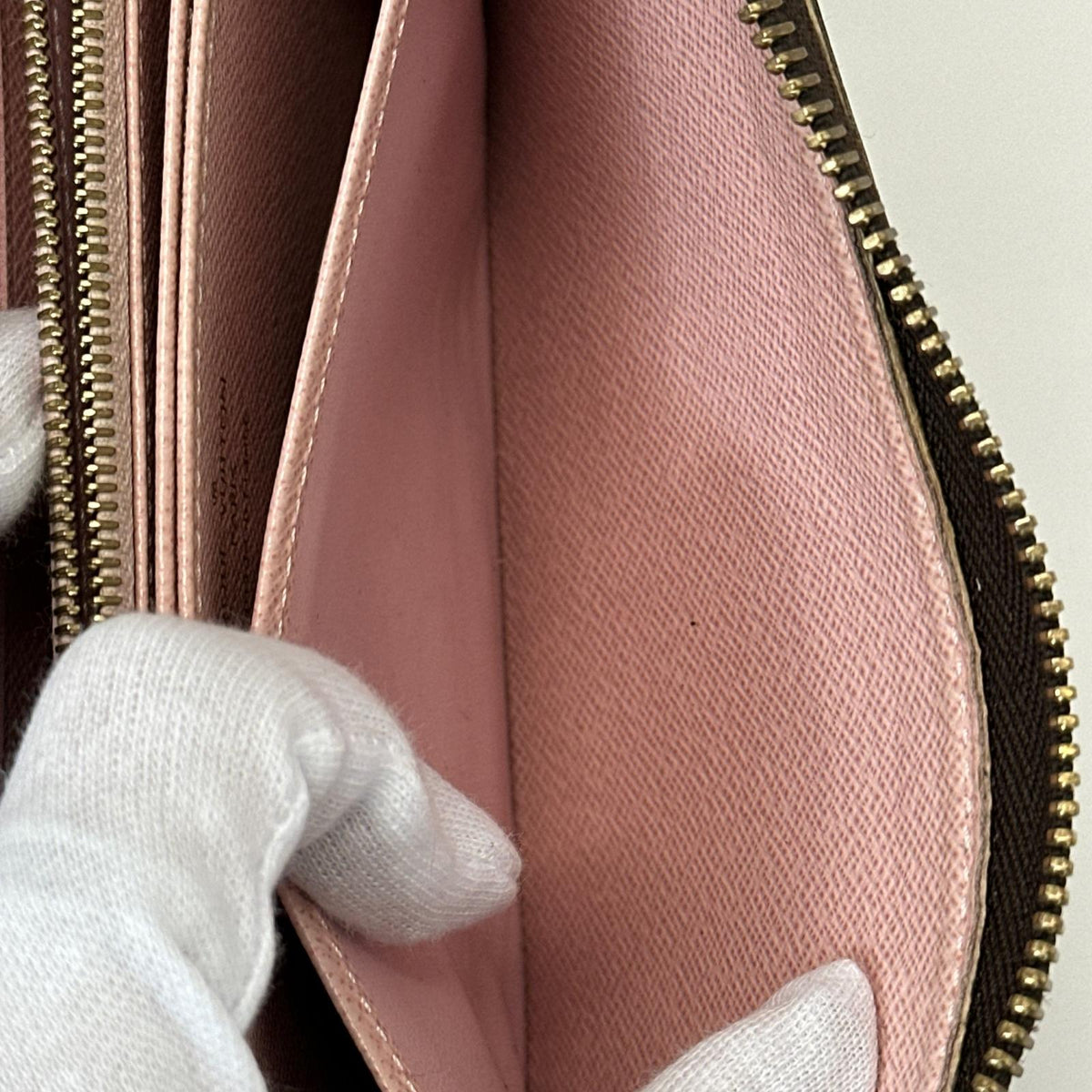 LV ジッピーウォレット M67246