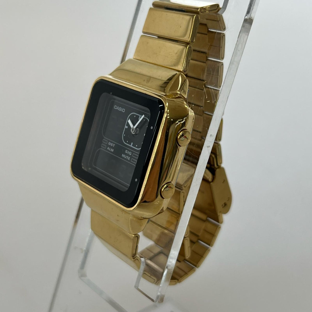 腕時計 FUTURIST LAQ-2000G ゴールド