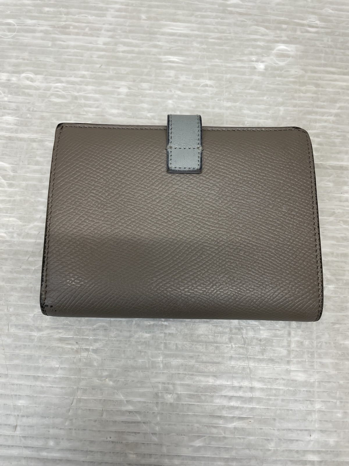 CELINE バイカラー ミディアムストラップウォレット ペブル×ミネラル