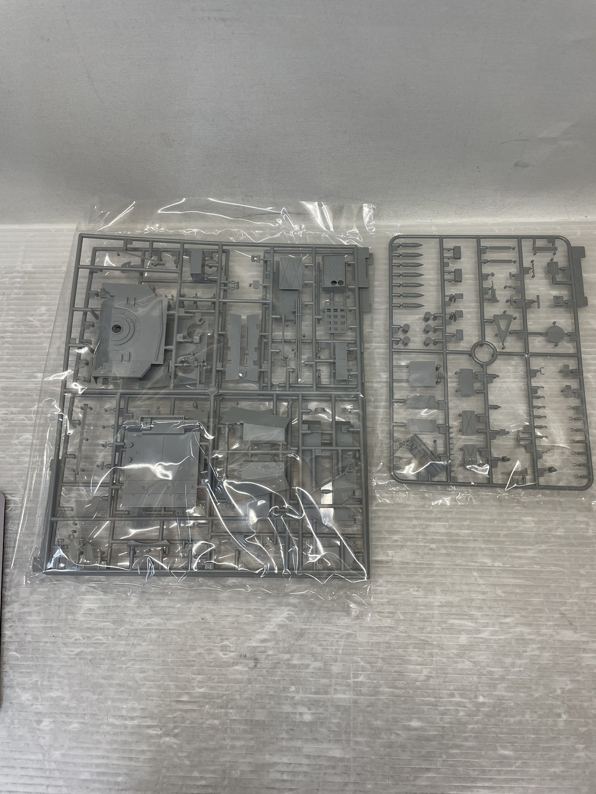 1/35 WW.II ドイツ軍 Sd.Kfz.165 フンメル初期生産型 ミリタリープラモ