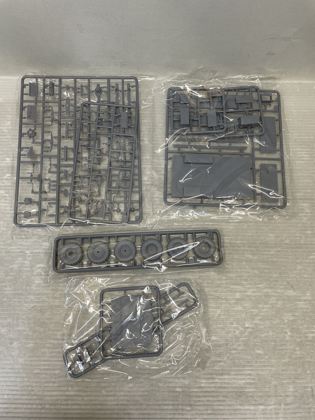 1/35 英・シボレー C60L キャブ13 カーゴトラック ミリタリープラモ