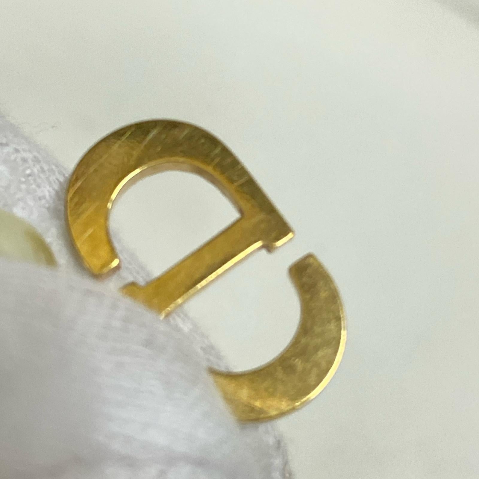 Dior/トライバル パール ロゴ ピアス ラインストーン