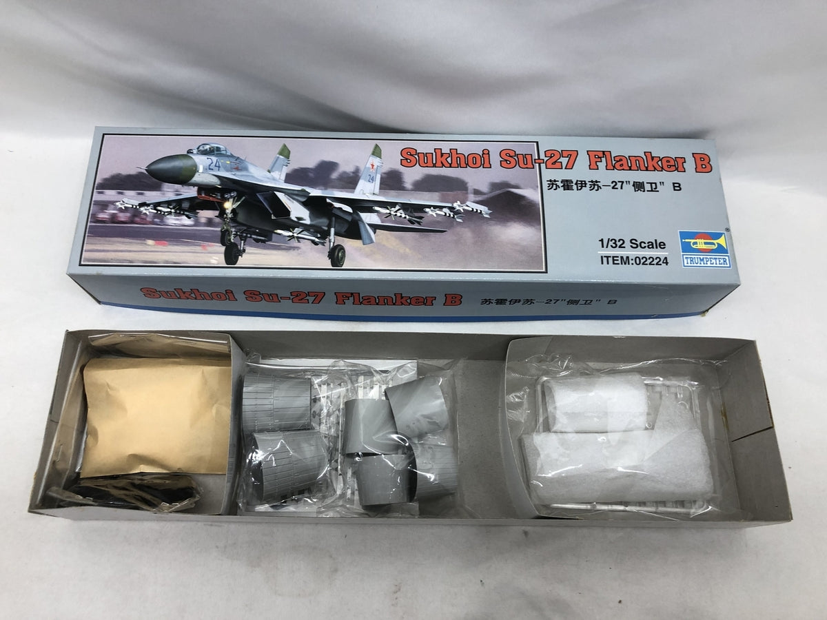 トランペッター 1/32 Su-27 フランカーB ミリタリープラモ