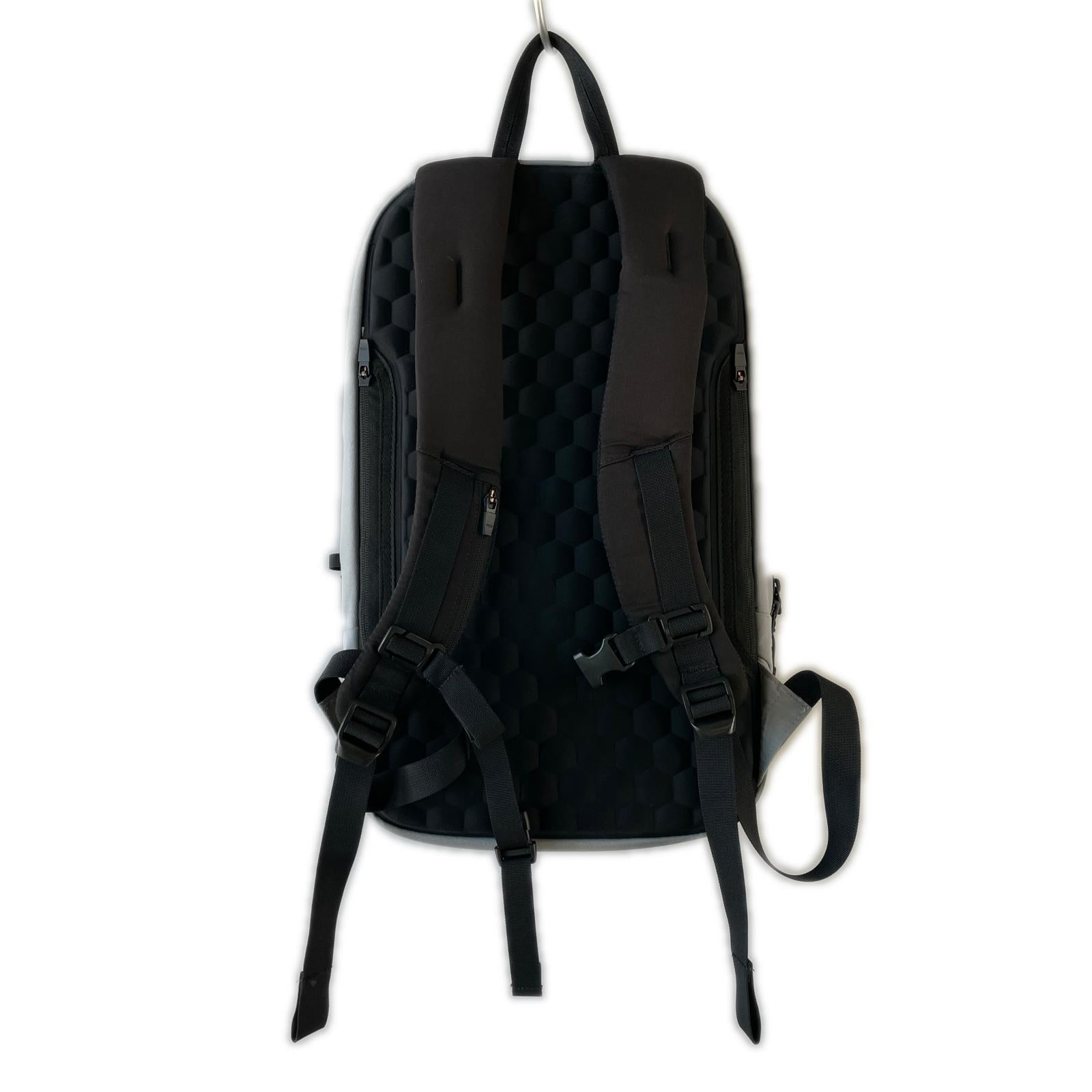 リュック・デイパック WEXLEY TEM BACKPACK 灰 グレー