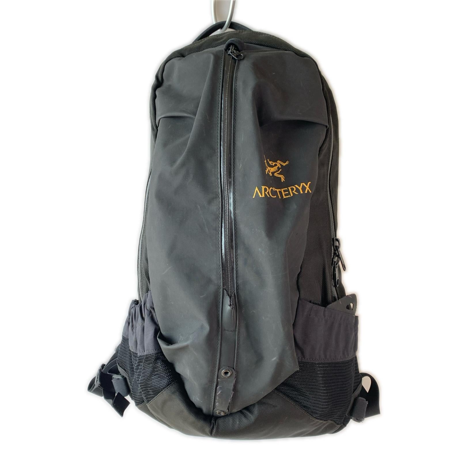 リュック・デイパック ARRO 16 BACKPACK ブラック