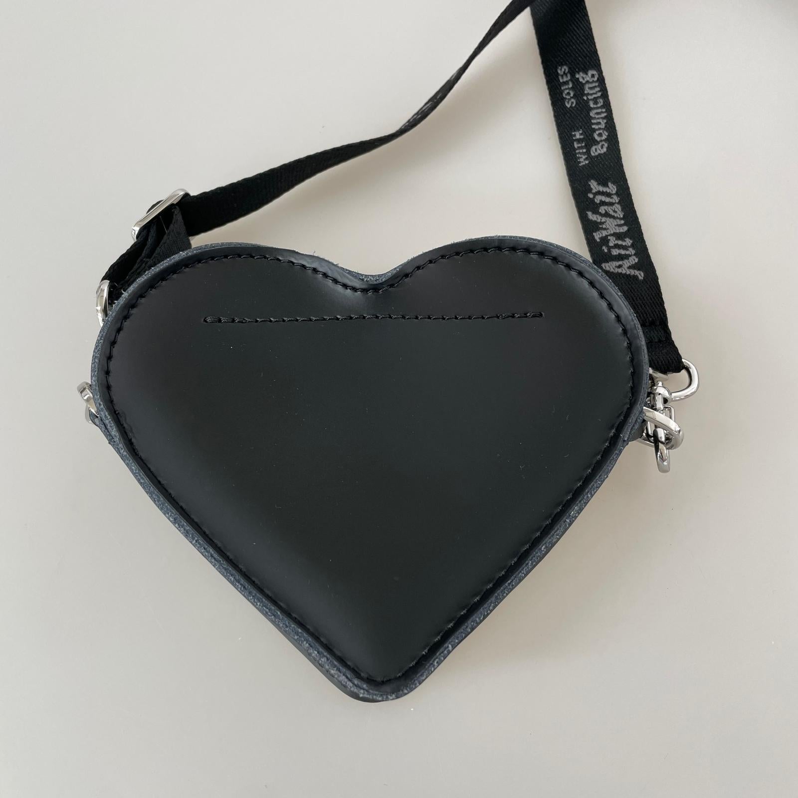 ショルダーバッグ Dr.Martens ハート型 2WAY ショルダーポーチ ブラック ブラック