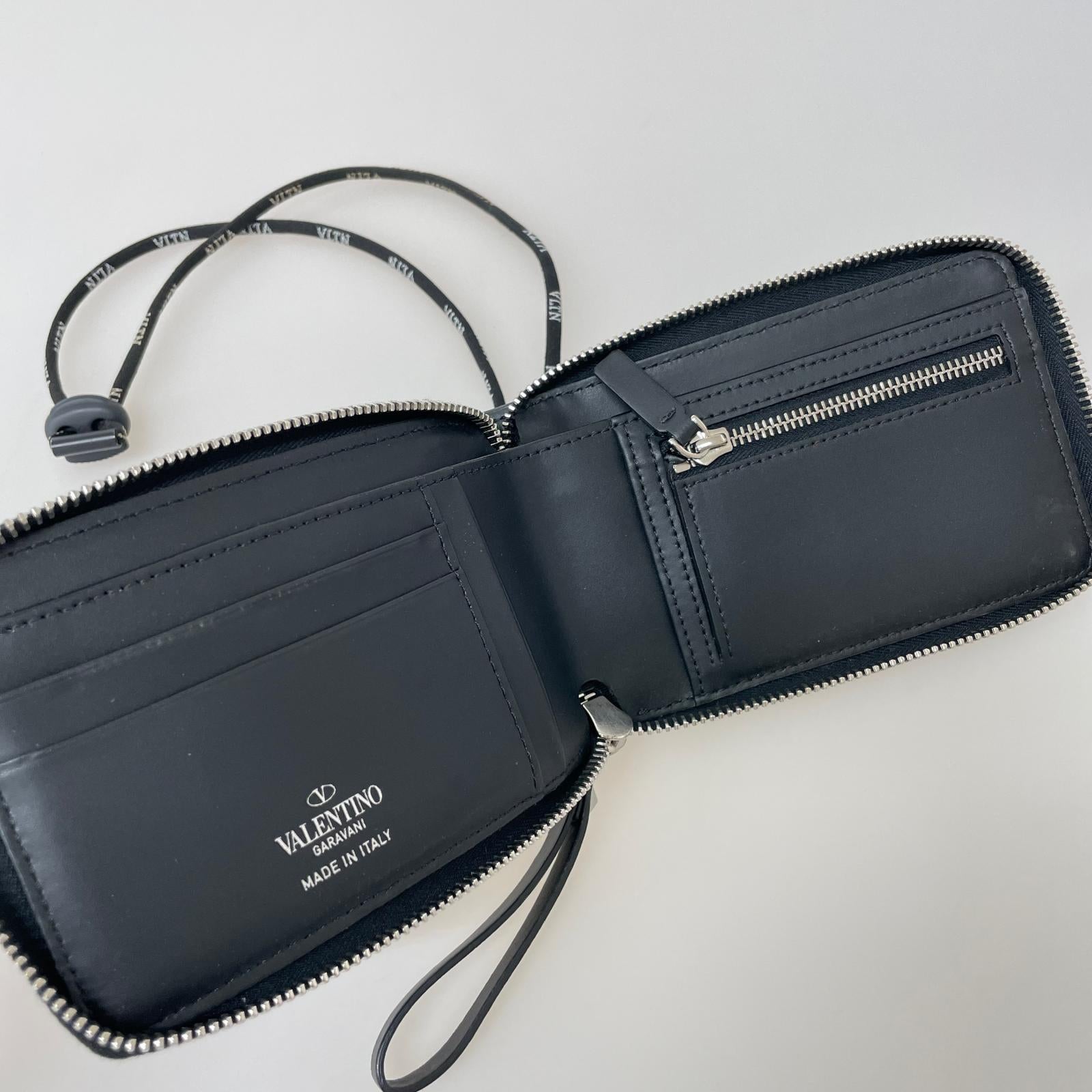 ショルダーバッグ VLTN BlackLeatherNeckWalet ブラック
