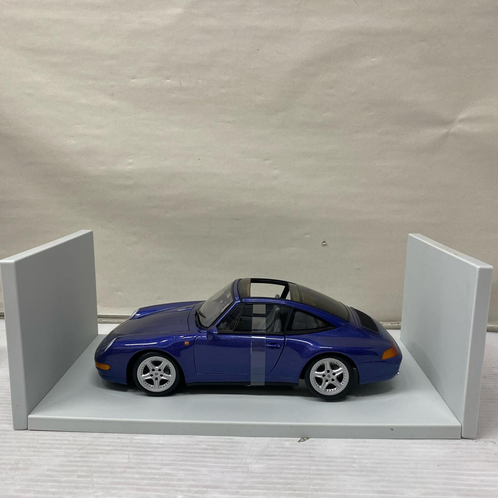 UT models ポルシェ911 カレラ タルガ スケールカー