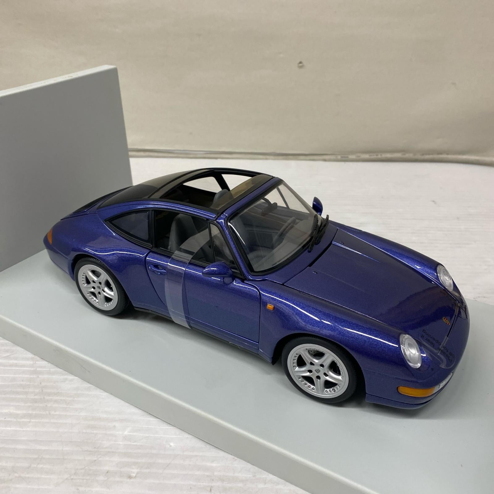 UT models ポルシェ911 カレラ タルガ スケールカー