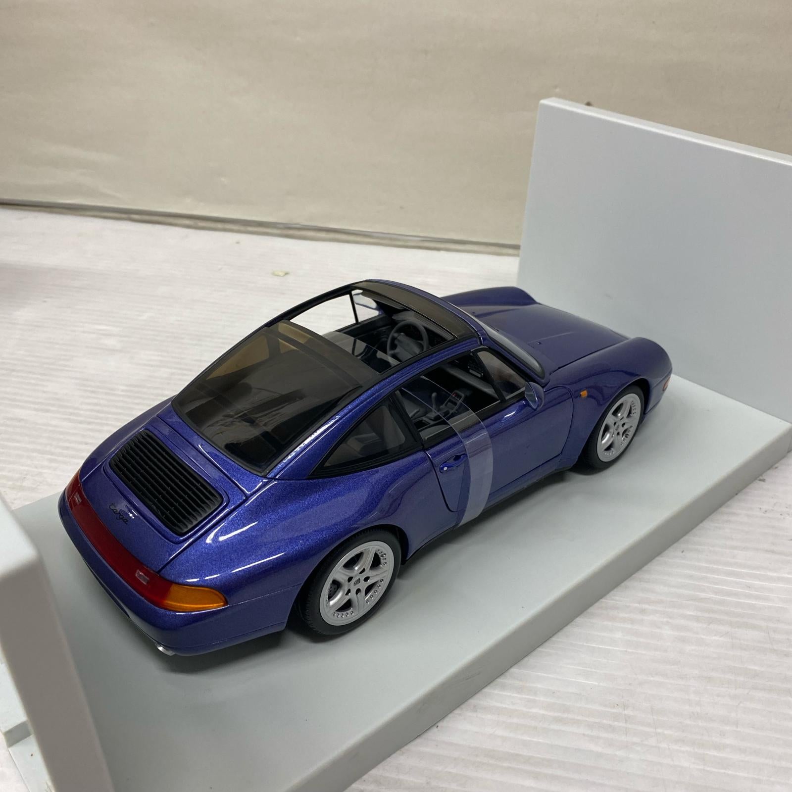 UT models ポルシェ911 カレラ タルガ スケールカー