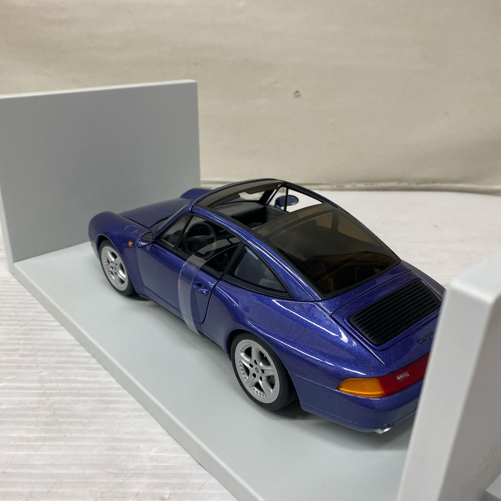 UT models ポルシェ911 カレラ タルガ スケールカー