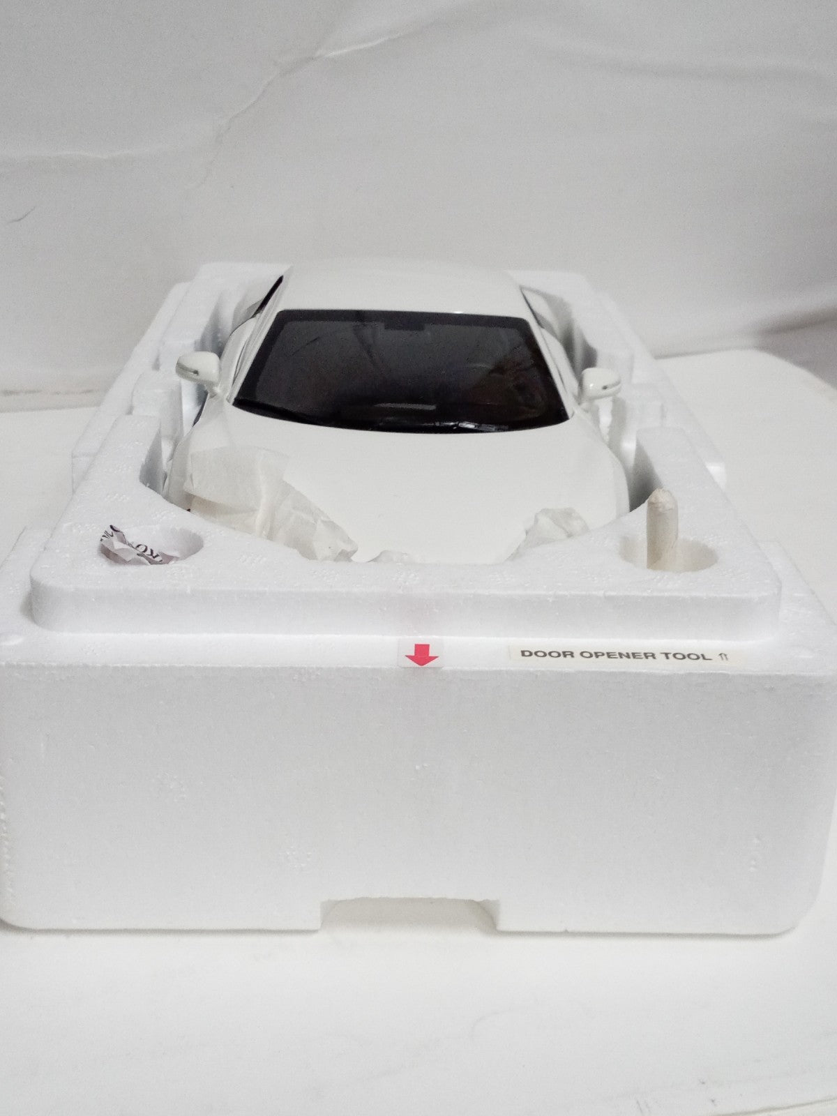 KYOSHO 1/18 Audi R8 White Black Blade スケールカー