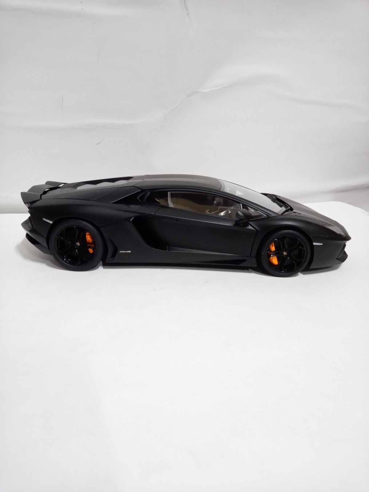 AUTOart アヴェンタドール LP700-4 スケールカー
