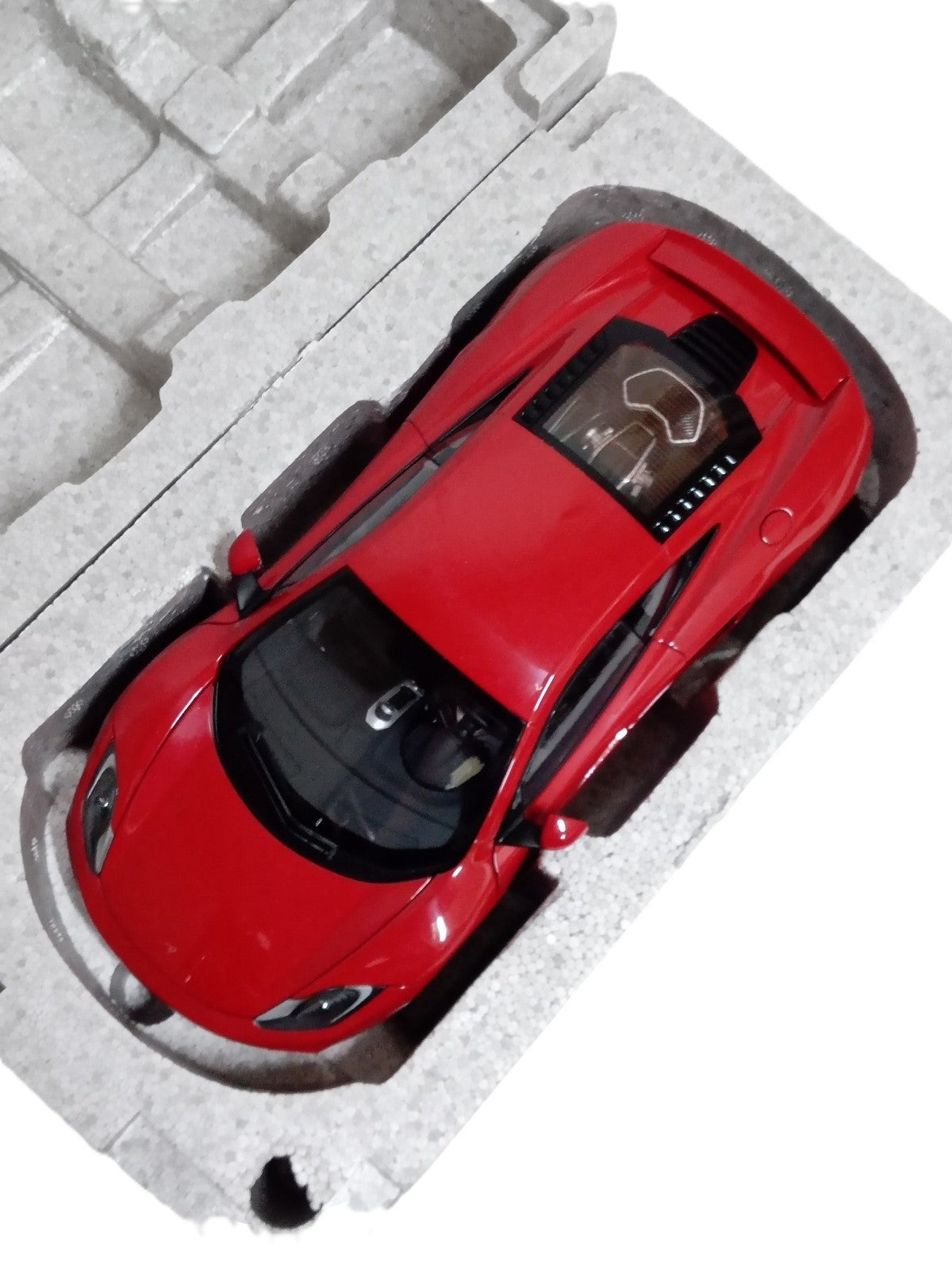 AUTOart MP4-12C(レッド)シグネチャー スケールカー