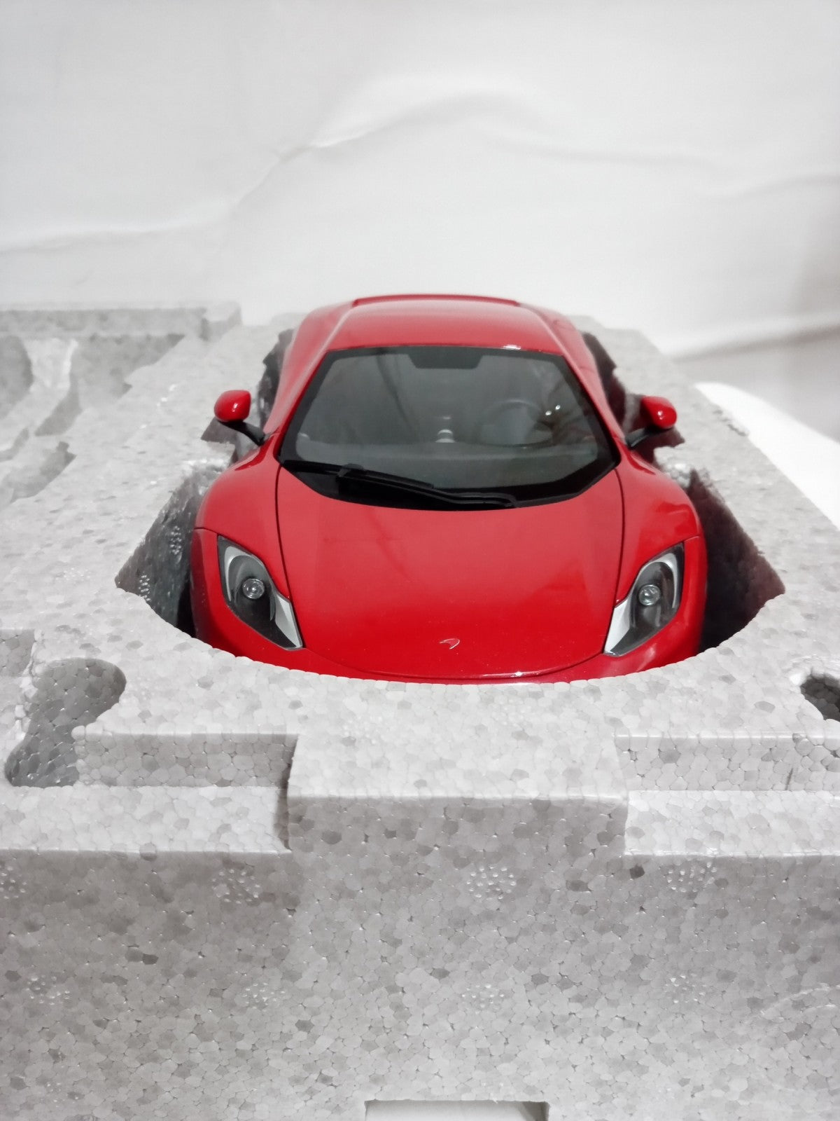 AUTOart MP4-12C(レッド)シグネチャー スケールカー