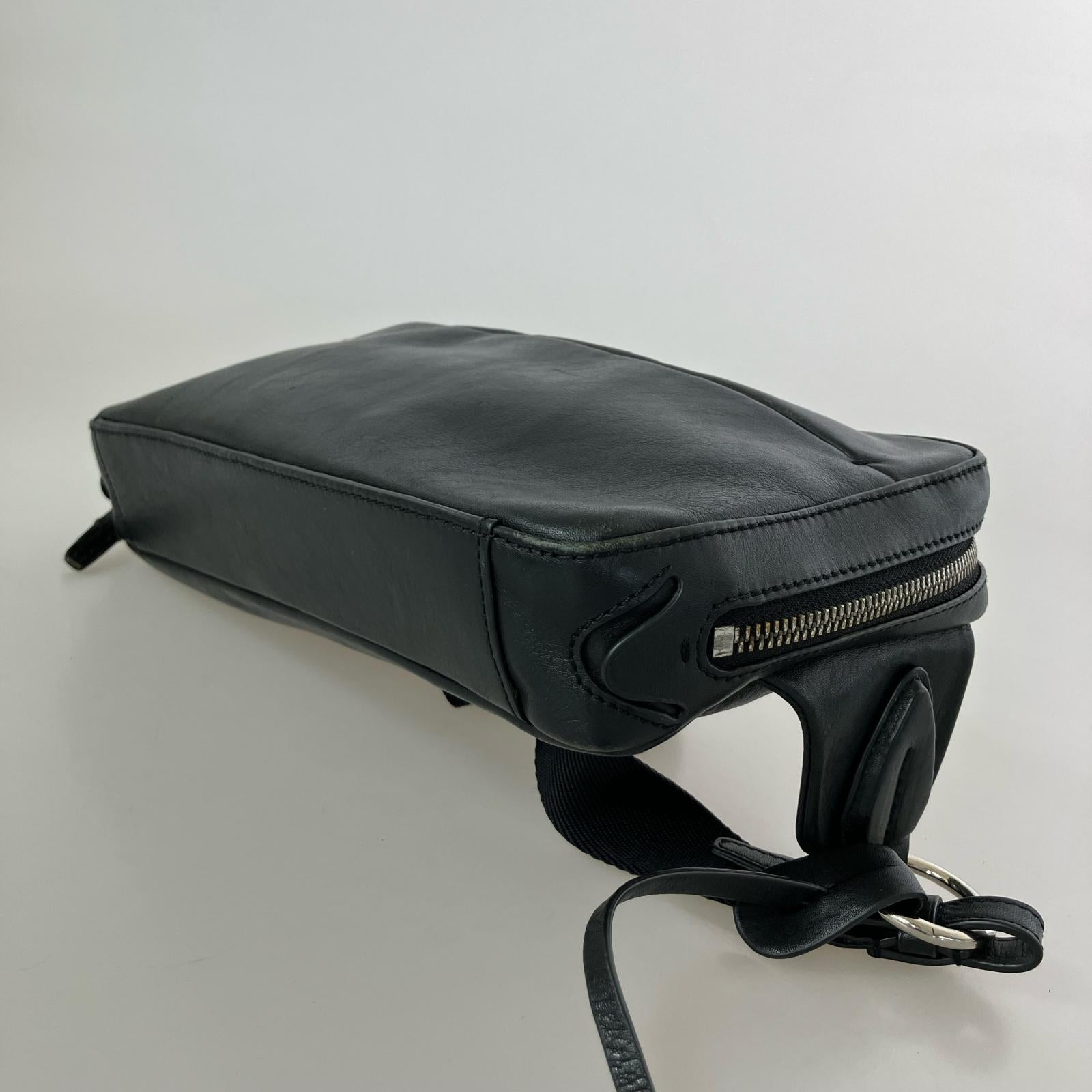 ショルダーバッグ Pid レザーボディーバッグ ブラック